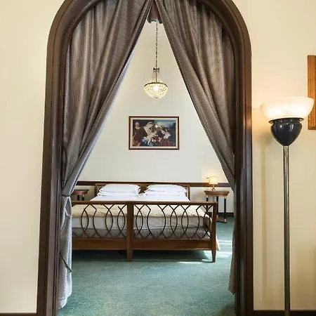 Palace Centro 3*